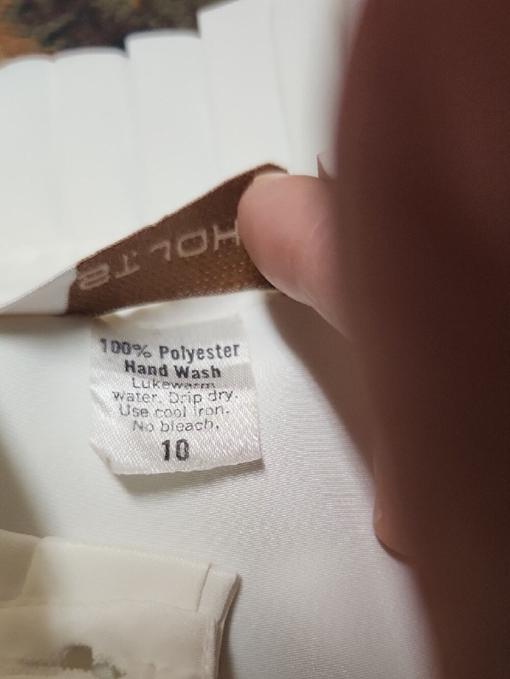 St. John White Pleated-Cuff Button-Down Shirt - Picture 8 of 12